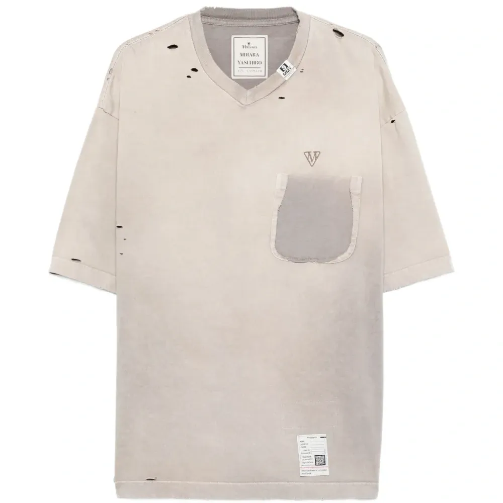 Футболка с V-образным вырезом