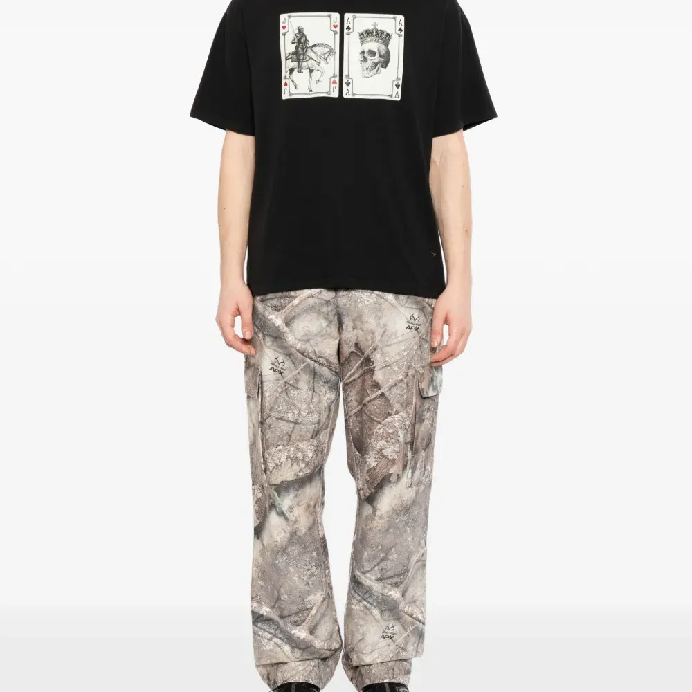 Футболка с круглым вырезом и графическим принтом