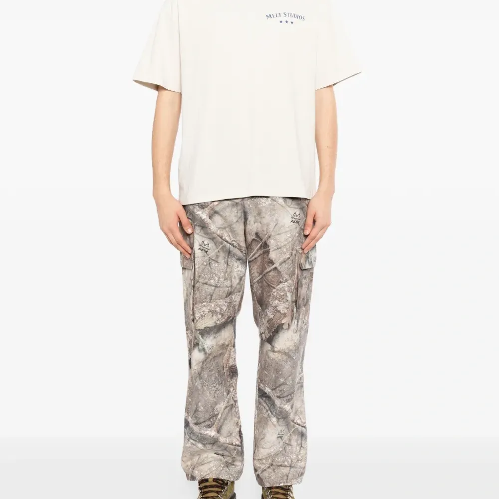 Футболка с логотипом