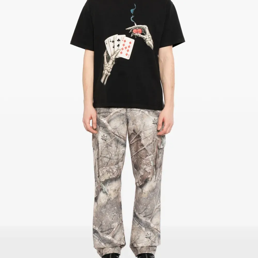 Футболка с круглым вырезом и графическим принтом