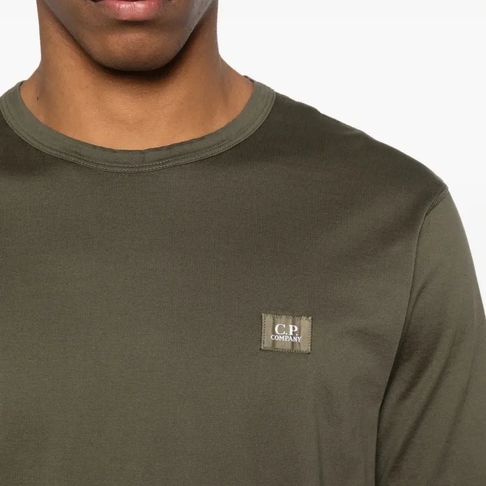 Футболка с нашивкой-логотипом