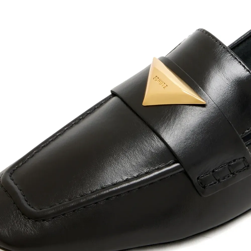 Лоферы с логотипной бляшкой