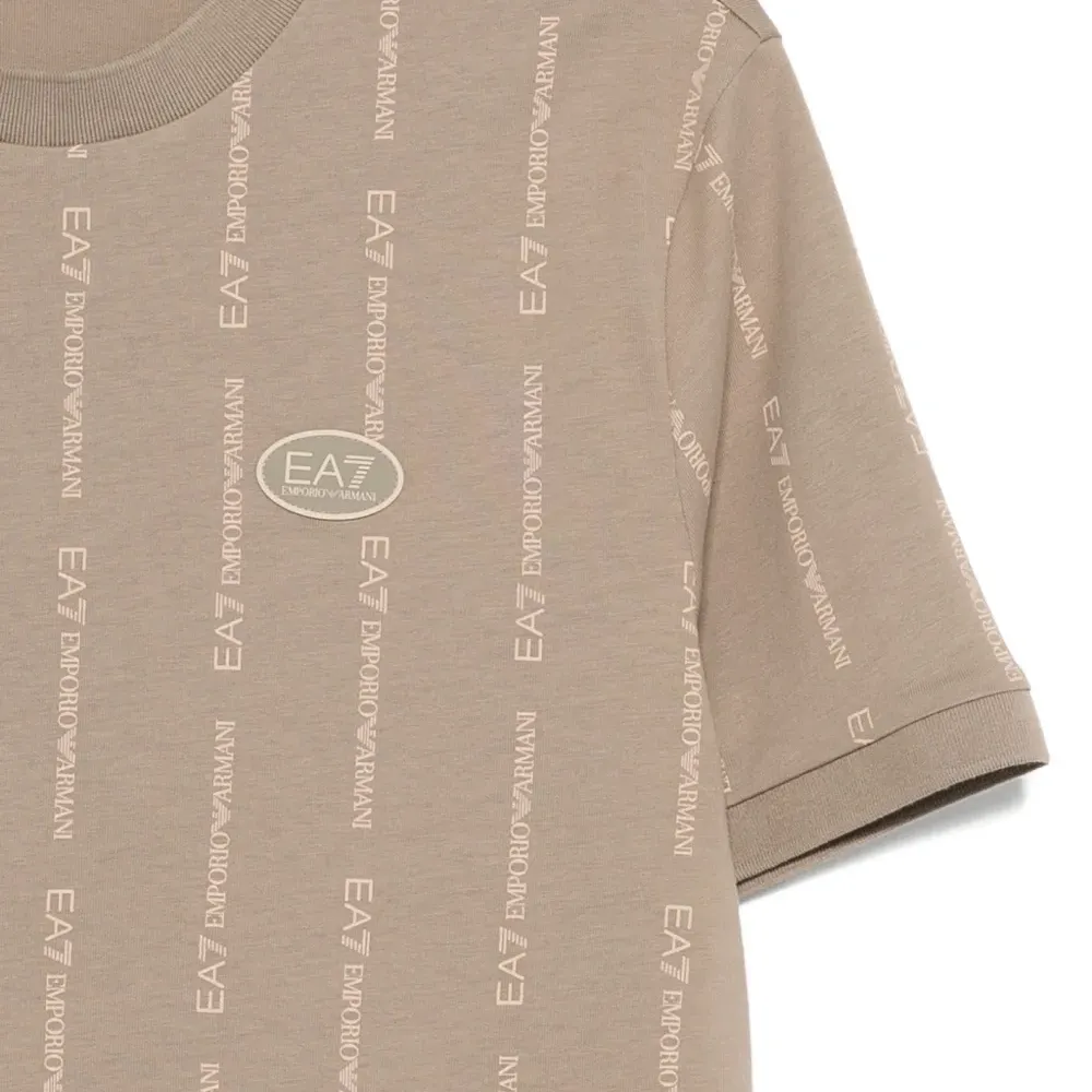 Футболка в полоску с логотипом