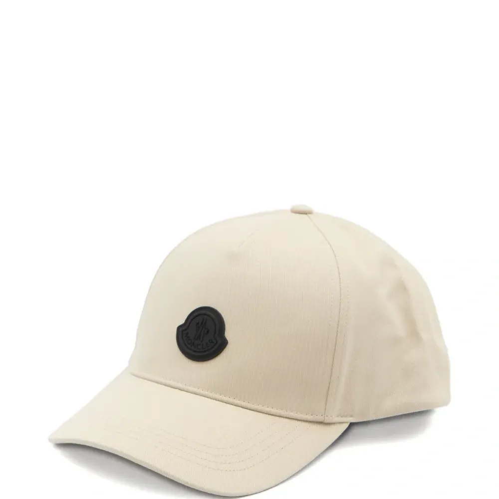 Бейсболка с нашивкой-логотипом