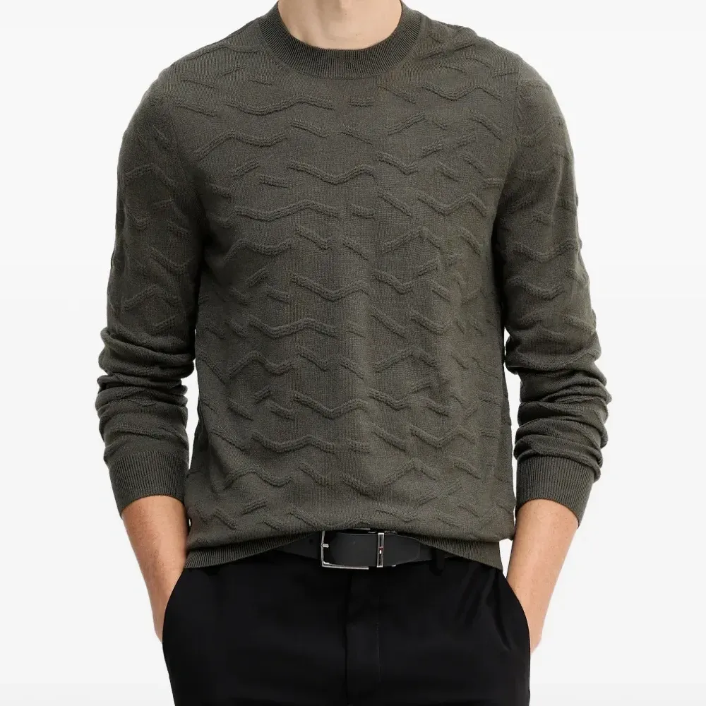 Свитер с узором и круглым вырезом