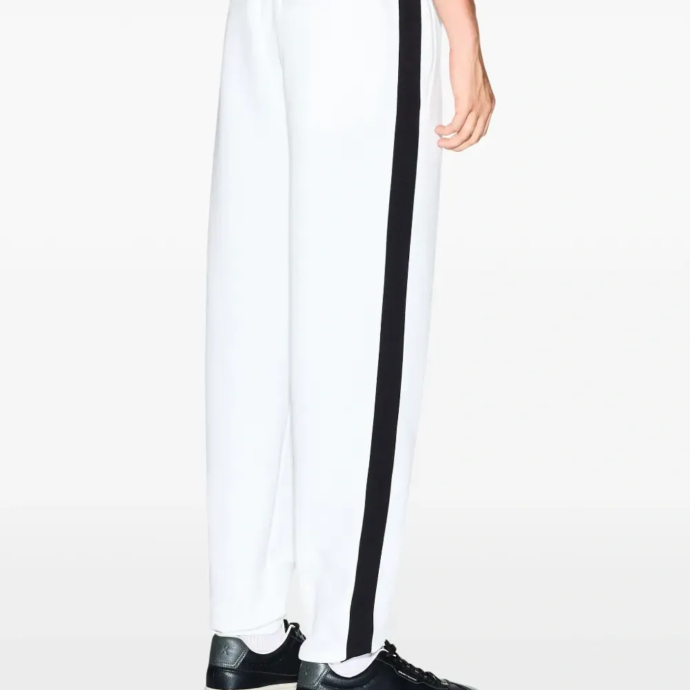 Спортивные брюки с боковыми полосами