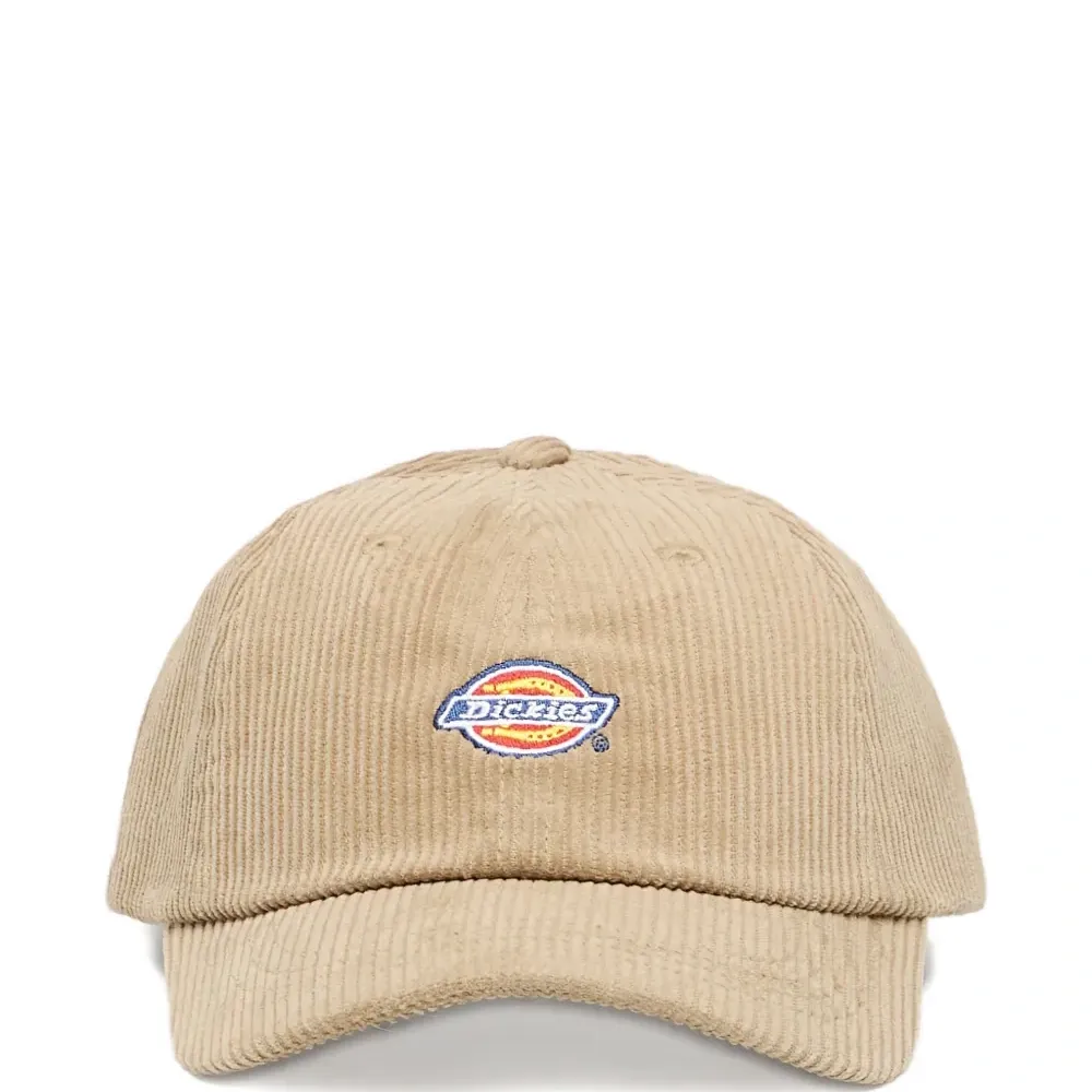 Бейсболка из вельвета с вышитым логотипом