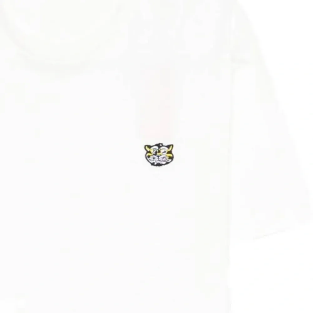 Футболка с вышивкой и круглым вырезом