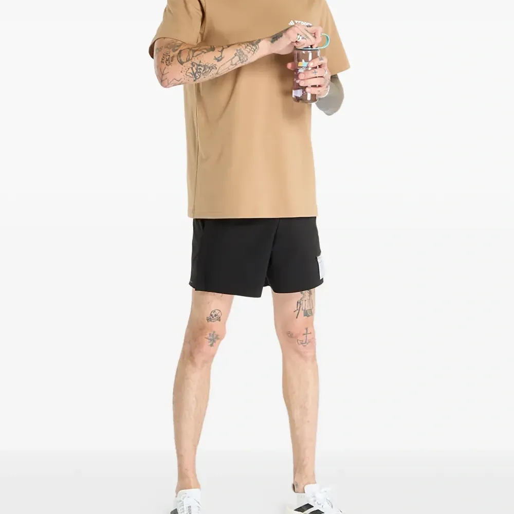 Футболка с принтом логотипа