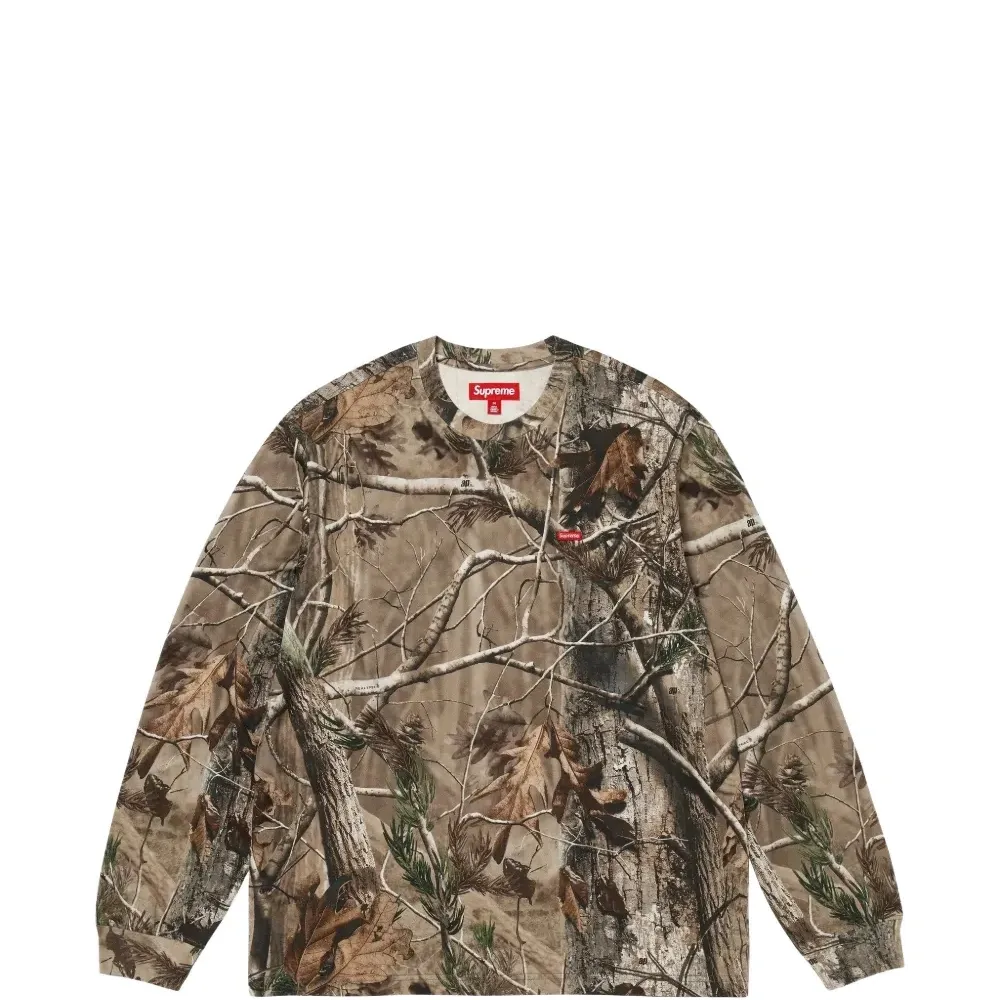 Футболка с камуфляжным принтом и логотипом в рамке