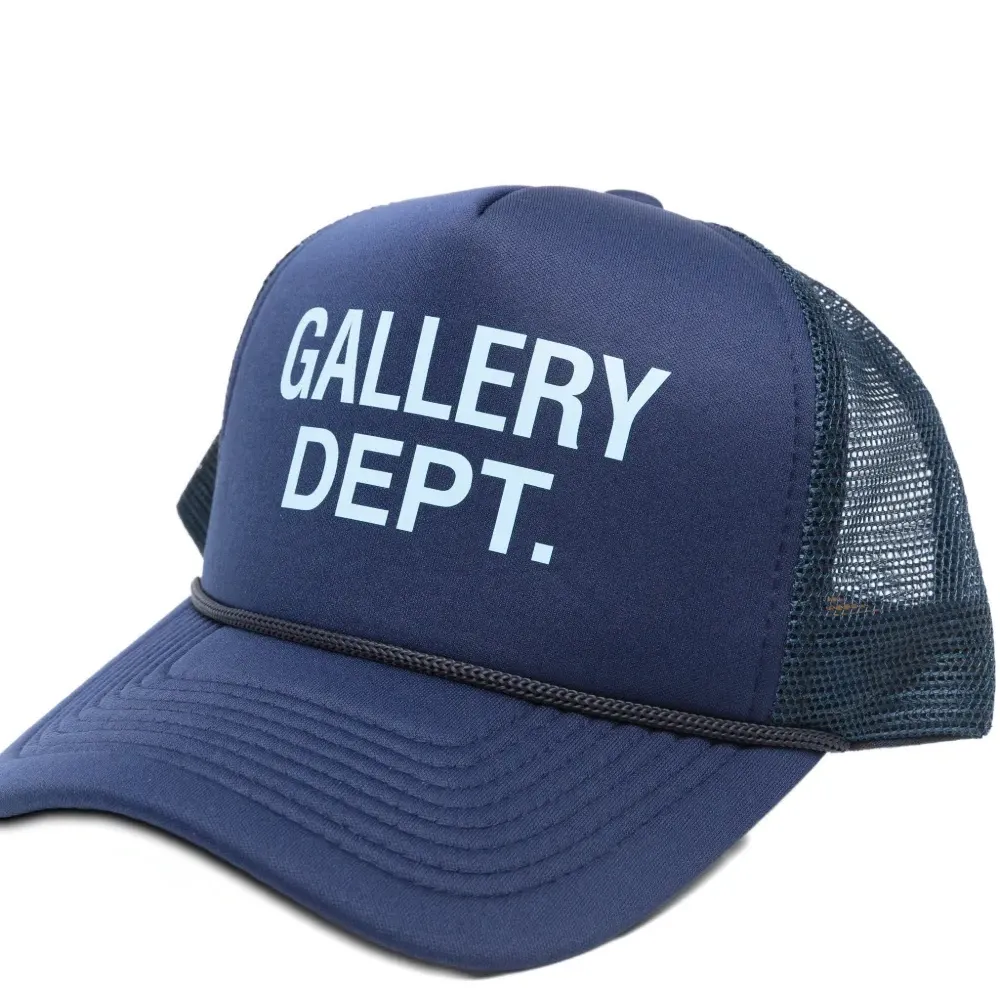 Кепка с логотипом