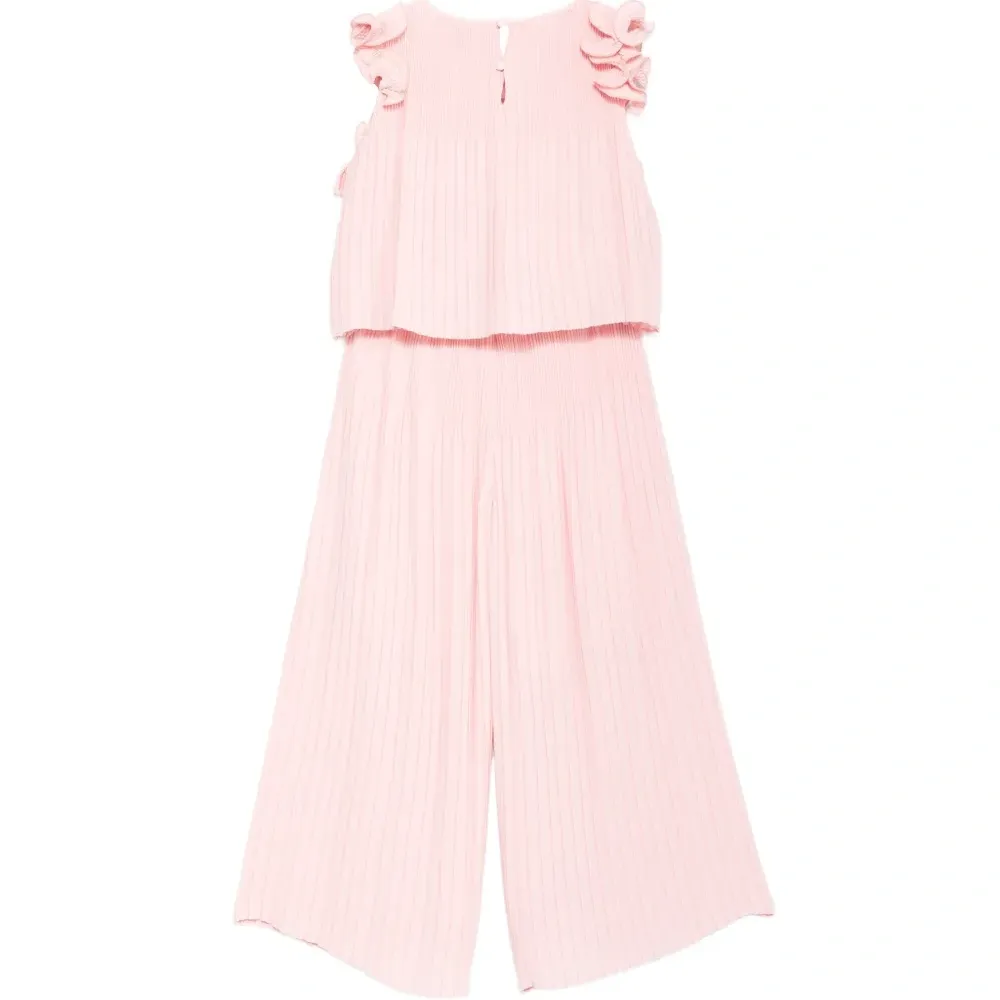 Комплект из гофрированных брюк и блузы с рюшами из газа