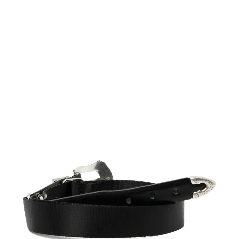 Кожаный ремень с пряжкой