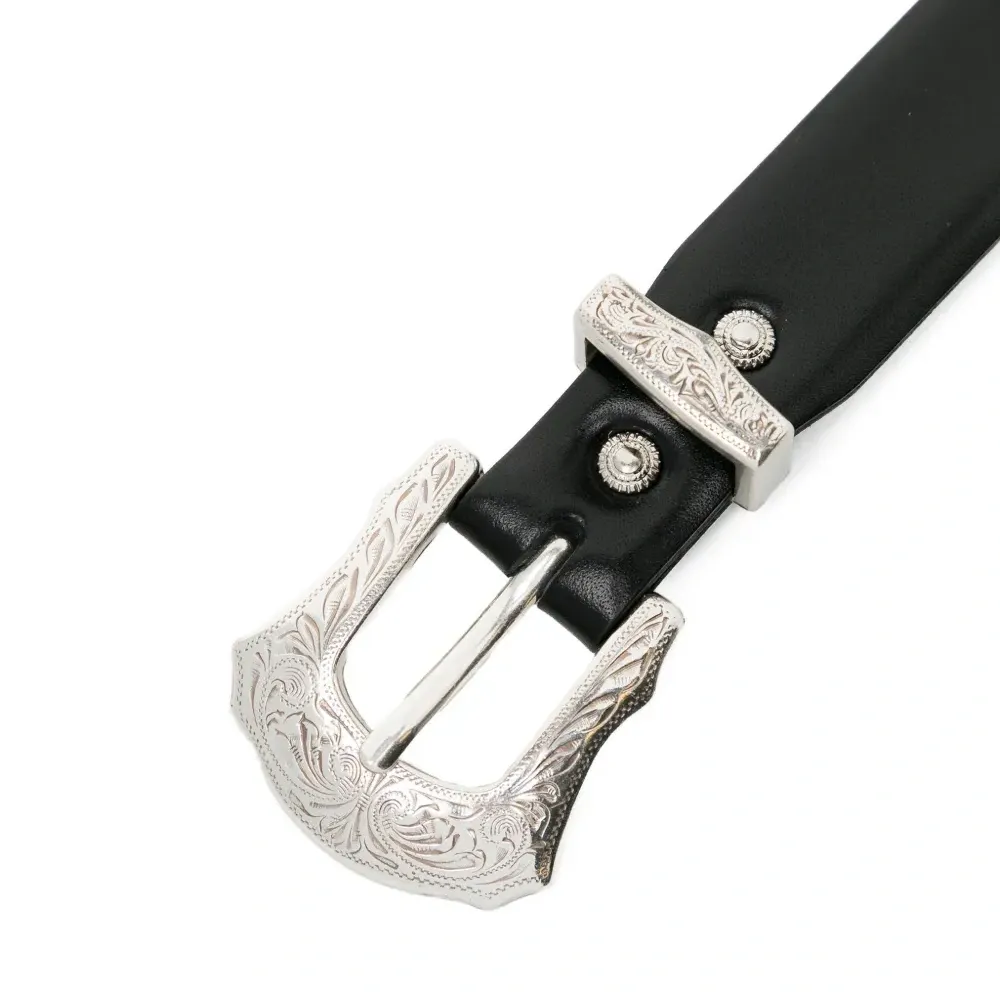 Кожаный ремень с пряжкой