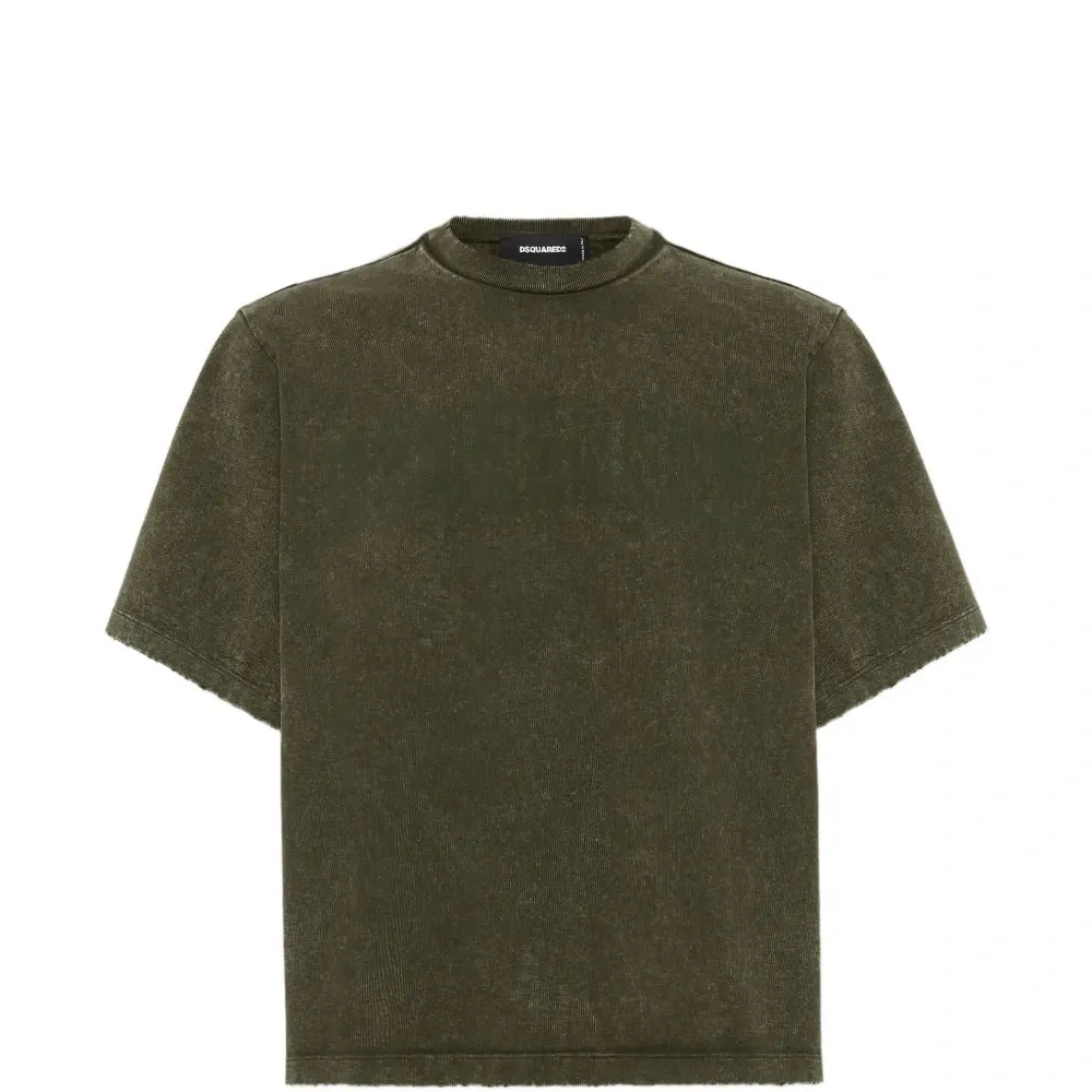 Свободная футболка с необработанными краями