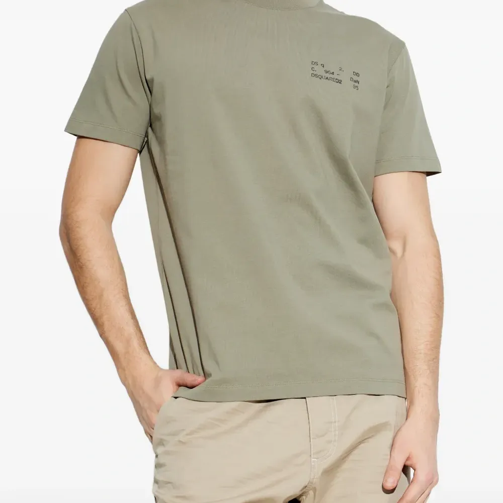 Футболка с логотипом