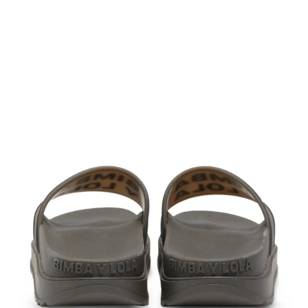 Шлепанцы с тисненым логотипом