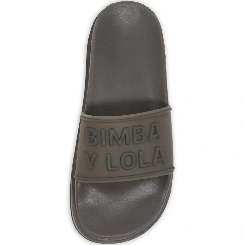 Шлепанцы с тисненым логотипом