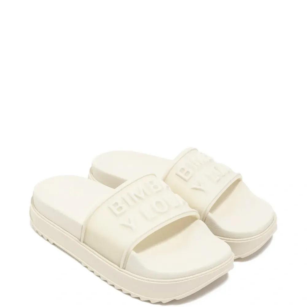 Шлепанцы с тисненым логотипом Шлепанцы с тисненым логотипом