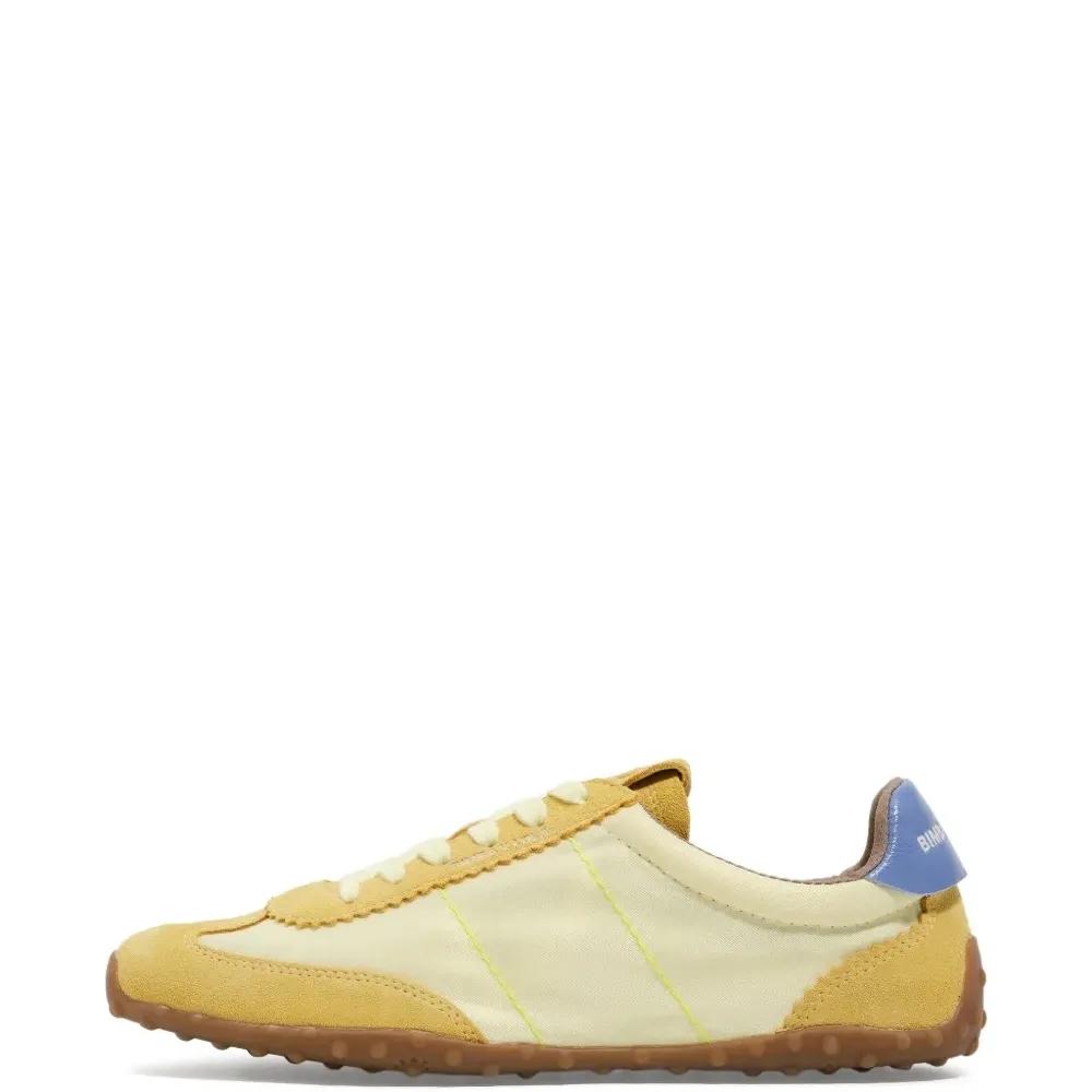 Кроссовки на шнуровке