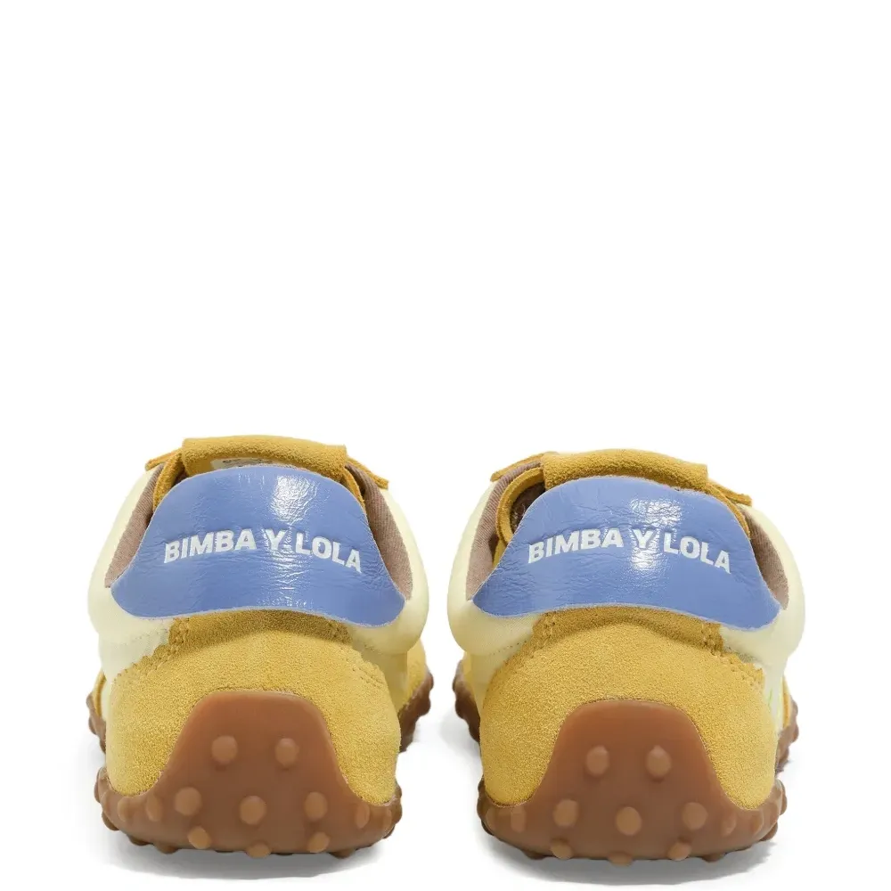 Кроссовки на шнуровке