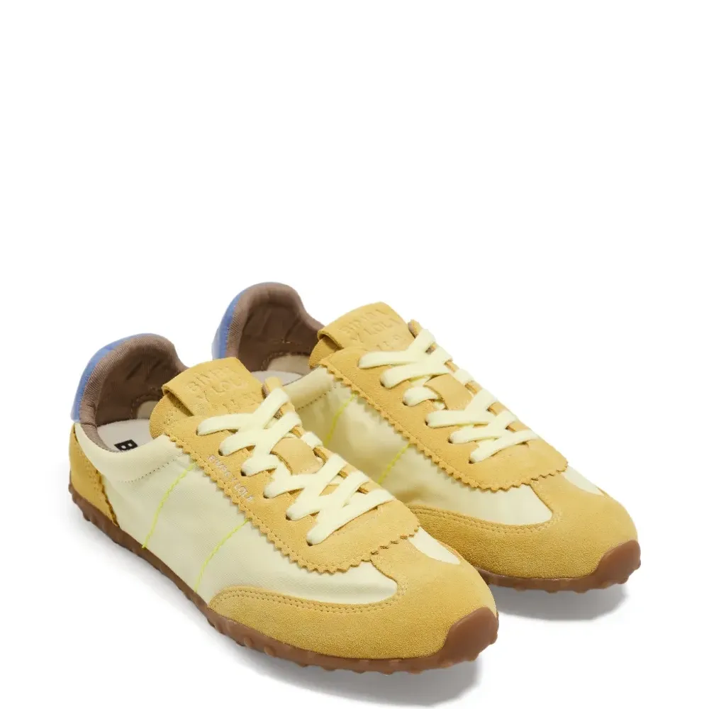 Кроссовки на шнуровке