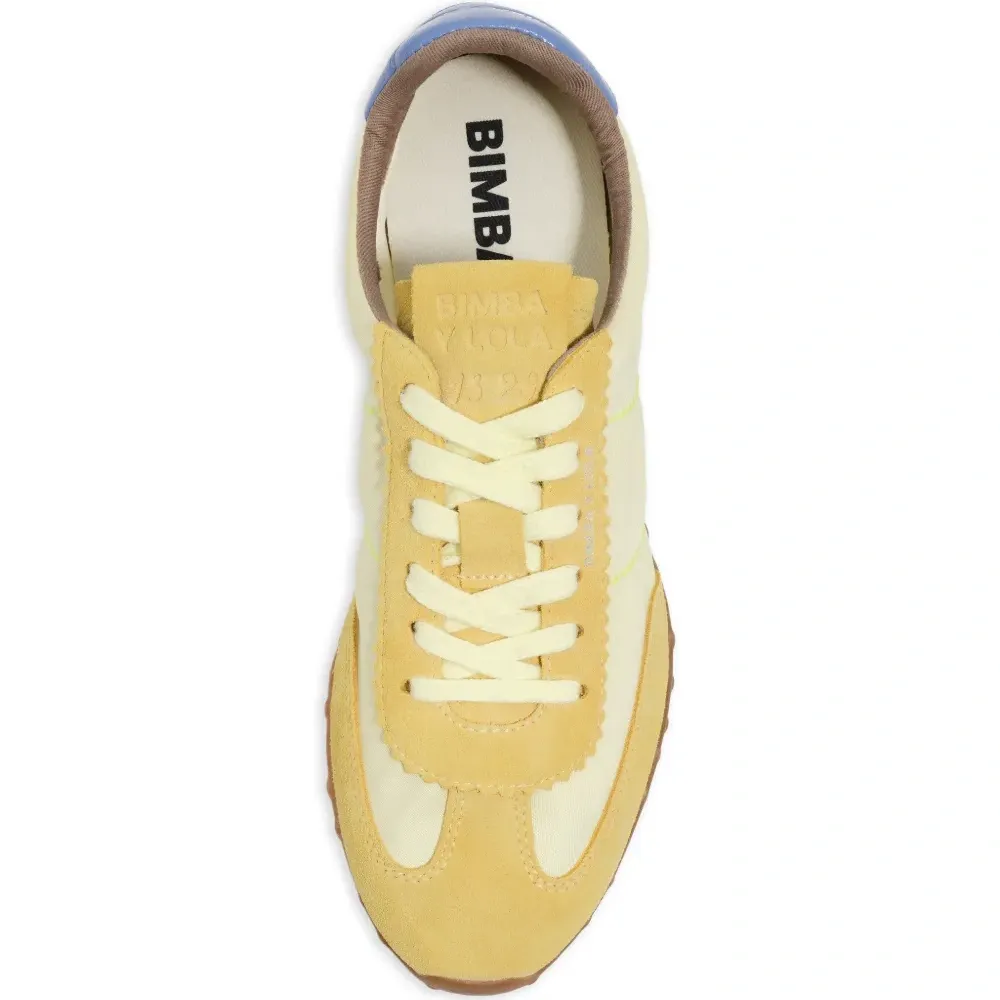 Кроссовки на шнуровке