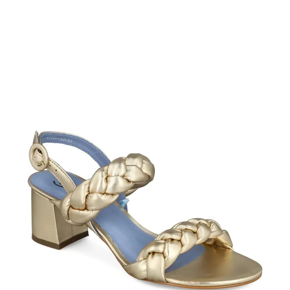 Плетёные сандалии