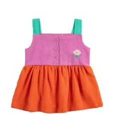 Платье, украшенное цветами