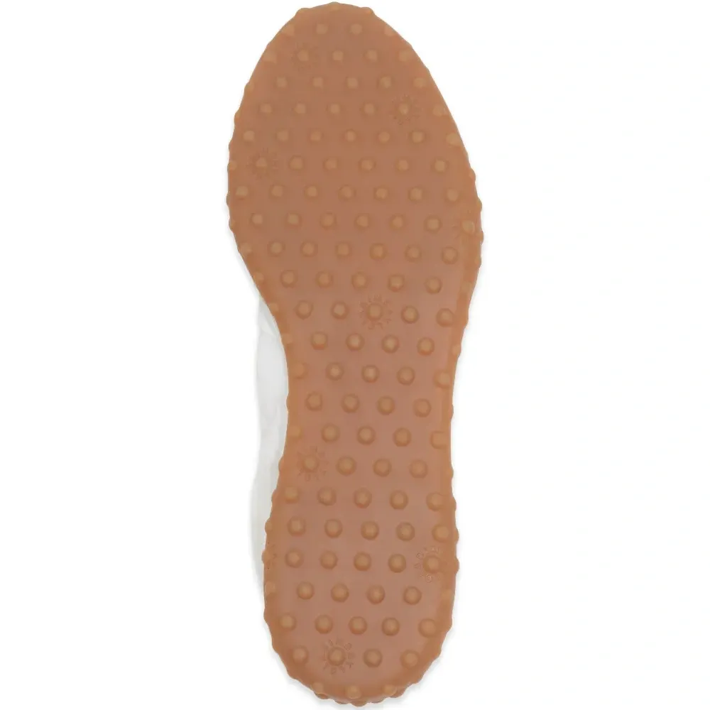 Кроссовки на шнуровке