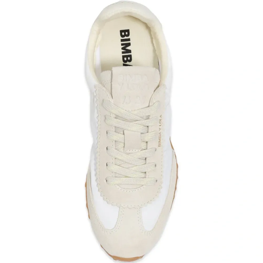 Кроссовки на шнуровке