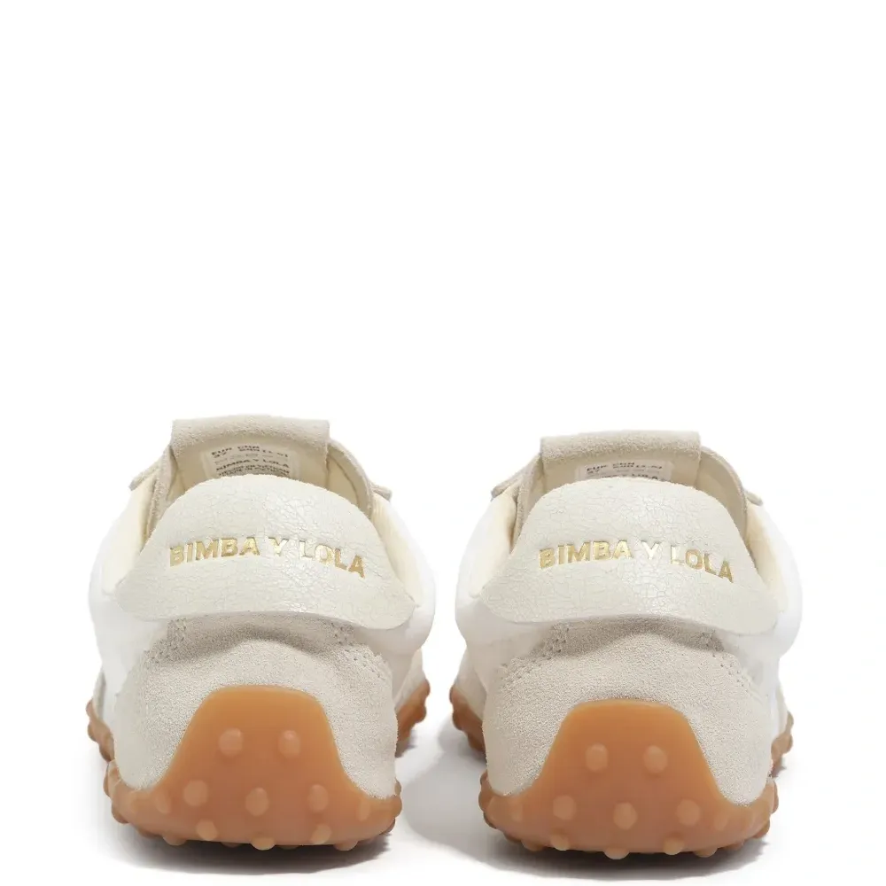 Кроссовки на шнуровке