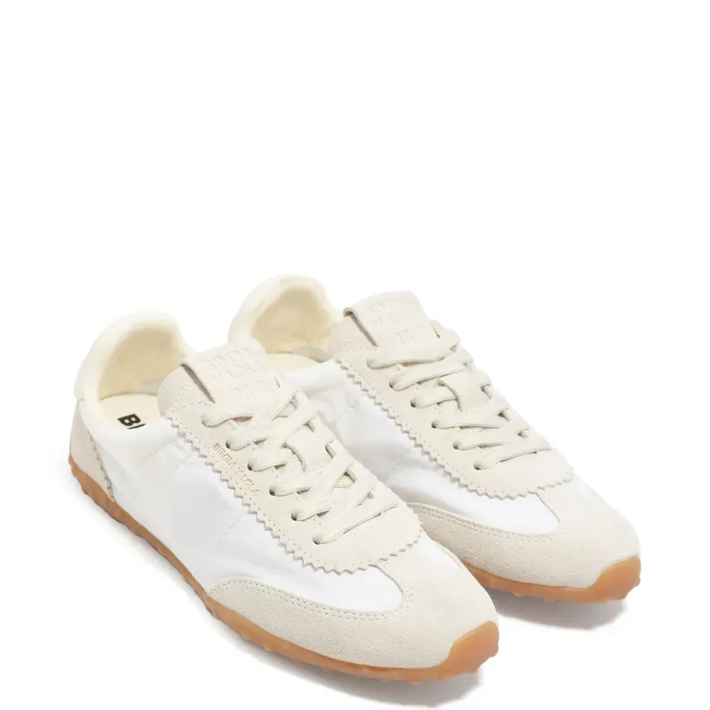 Кроссовки на шнуровке