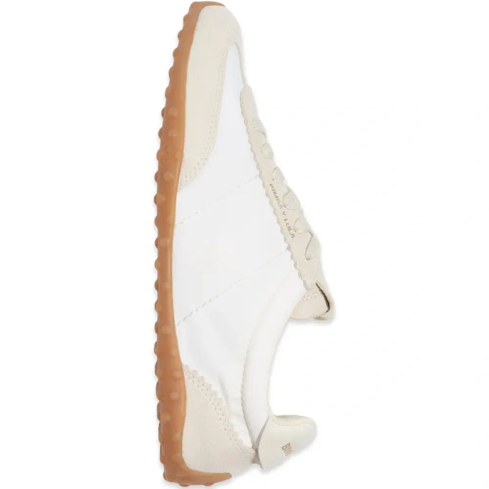 Кроссовки на шнуровке