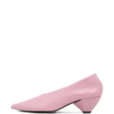 Туфли с заостренным носком