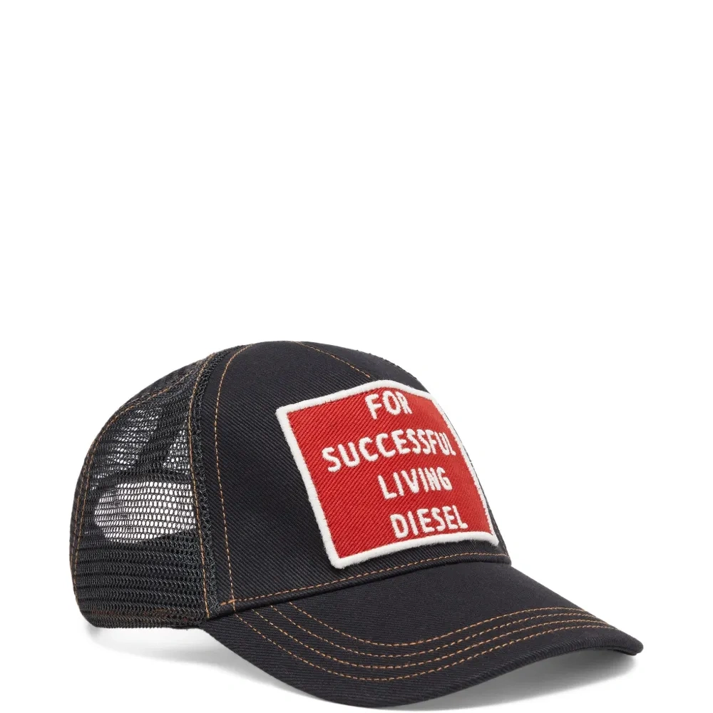 Вышитая кепка