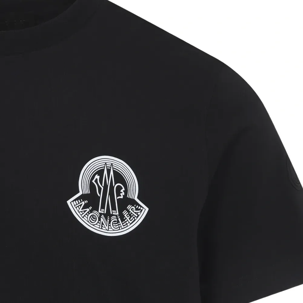 Футболка с нашивкой-логотипом