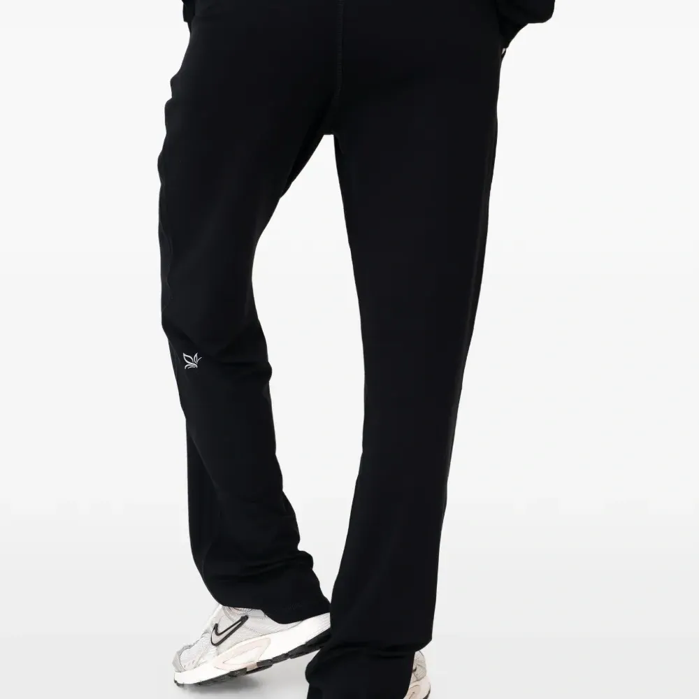 Трикотажные брюки с тональной строчкой