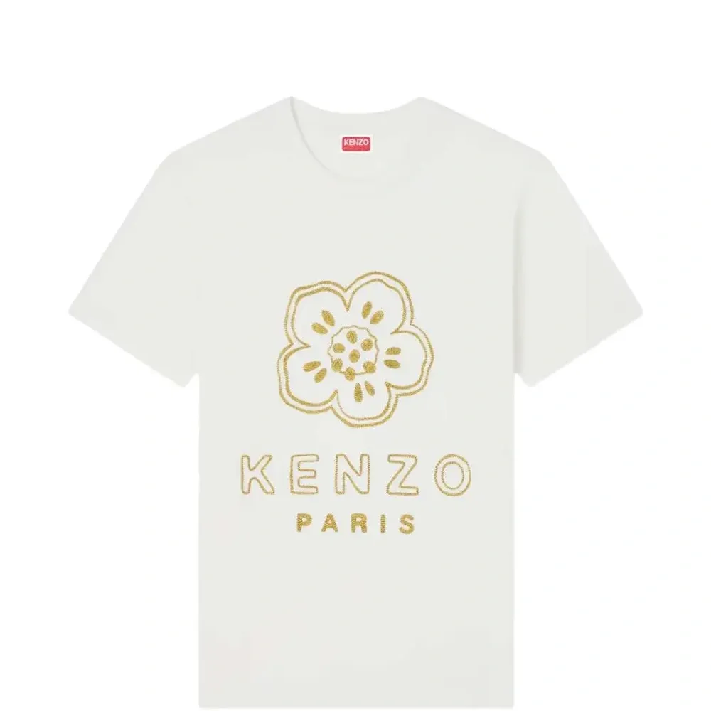 Футболка с цветком боке