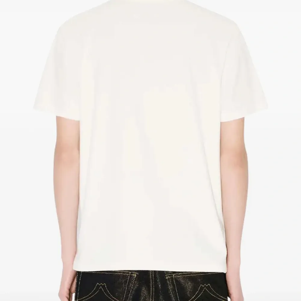 Футболка с цветком боке