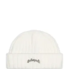 Шапка с вышитым логотипом