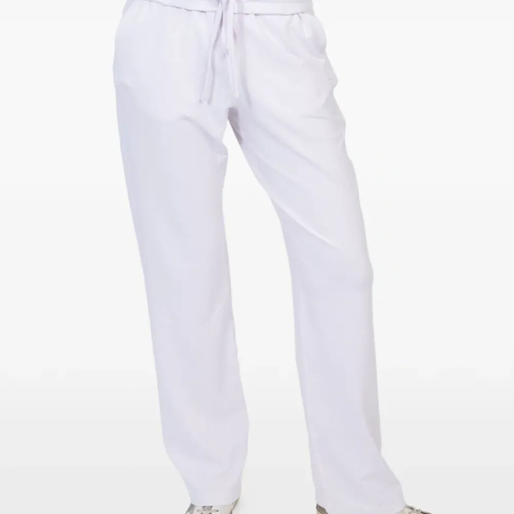 Спортивные брюки на завязке