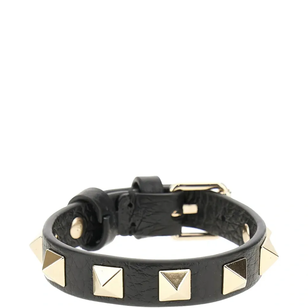Браслет с пирамидальными шипами