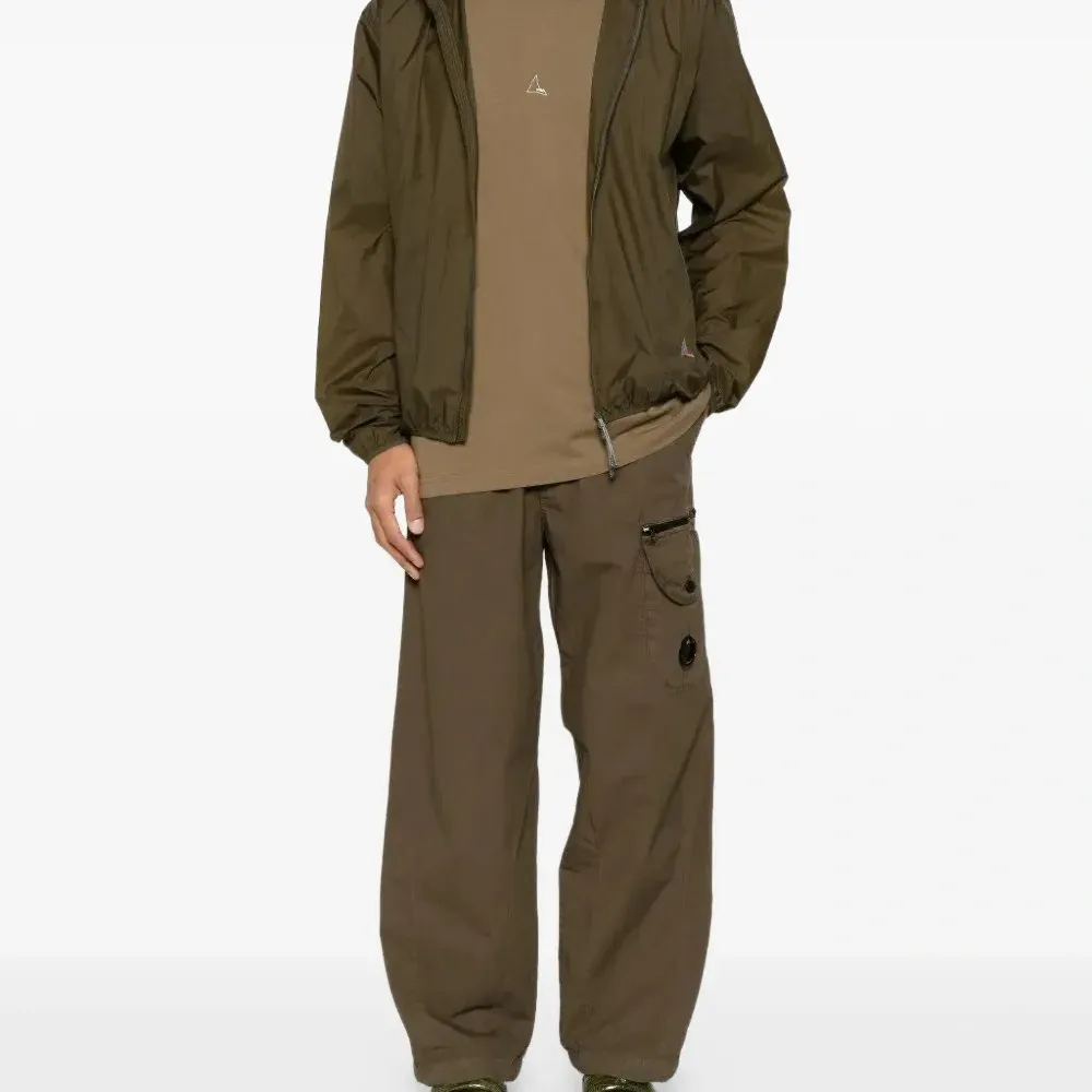 Футболка с логотипом