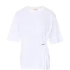 Футболка с оборкой и нашивкой Футболка с оборкой и нашивкой