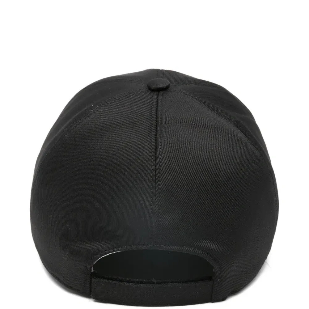 Бейсболка с логотипом