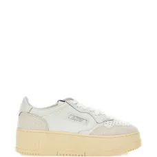 Кожаные кроссовки на низкой платформе Кожаные кроссовки на низкой платформе