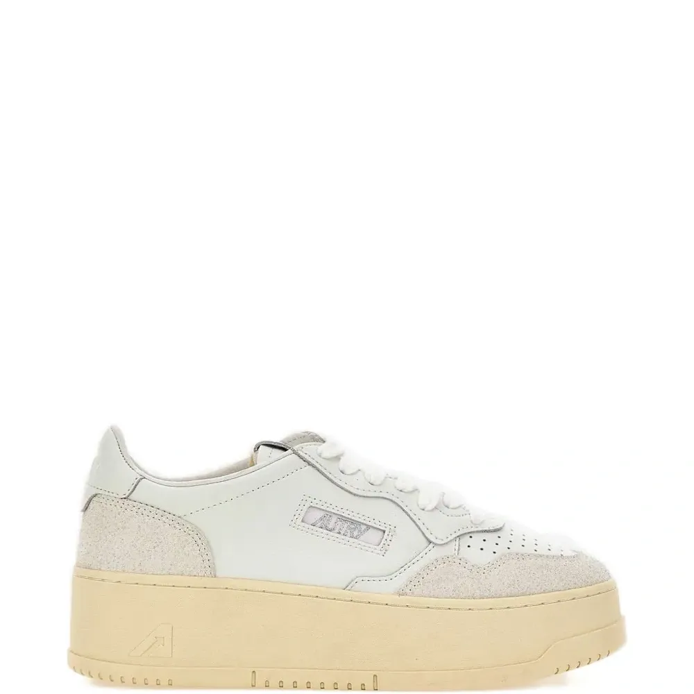 Кожаные кроссовки на низкой платформе Кожаные кроссовки на низкой платформе