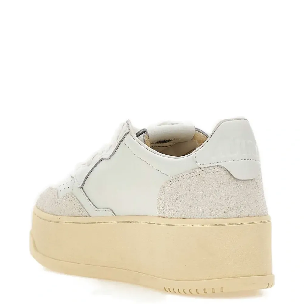 Кожаные кроссовки на низкой платформе Кожаные кроссовки на низкой платформе