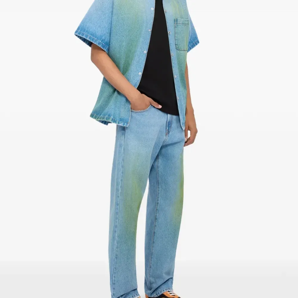 Футболка с логотипом